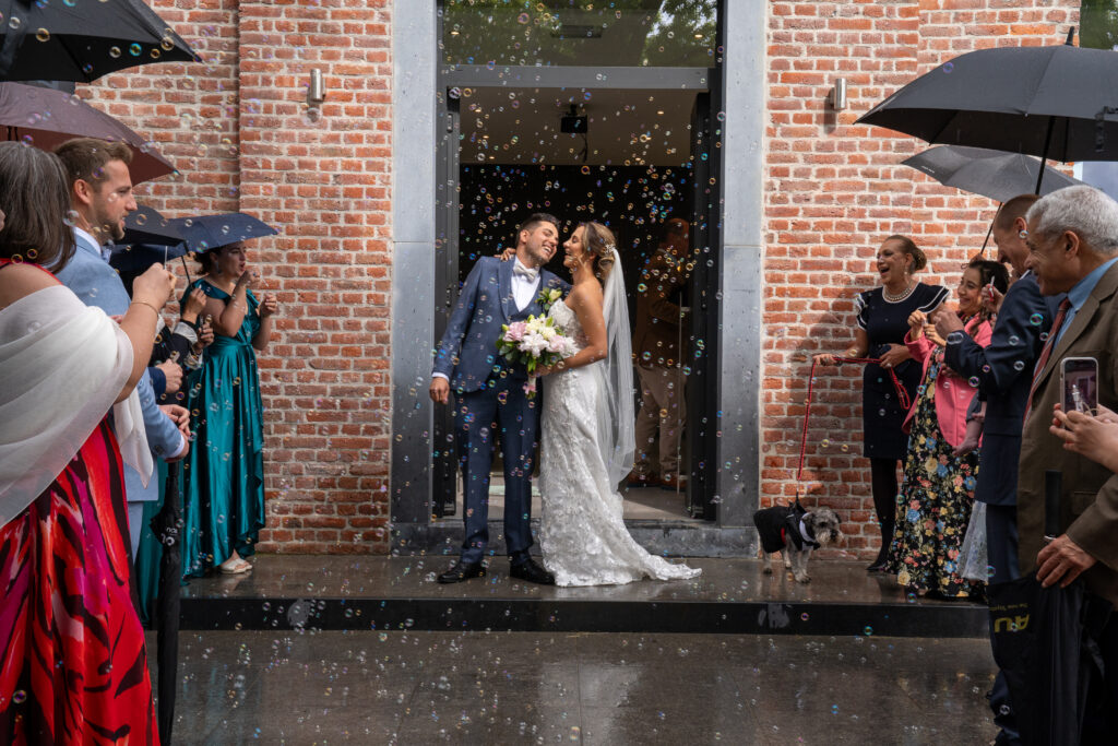 Sortie sous la Pluie — photographe de mariage à Liège | BeCreative