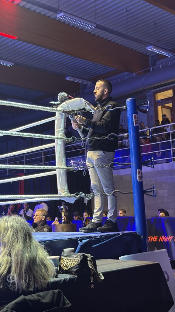 Yassine de BeCreative filme un gala de boxe depuis le coin du ring